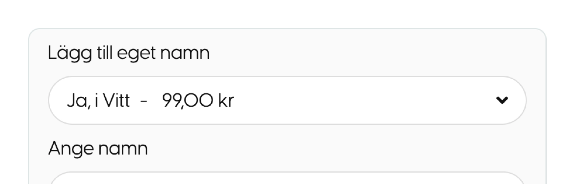 En produktsida där ett färgtillval med eget pris och ett ifyllt namnfält visas.